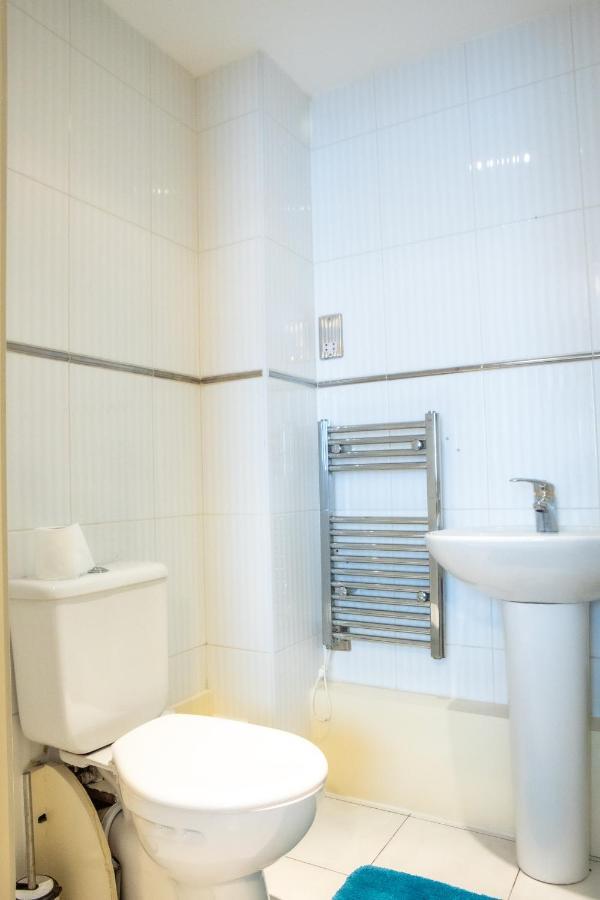 Newly Furnished Appartment Near Train Station 울버햄프턴 외부 사진