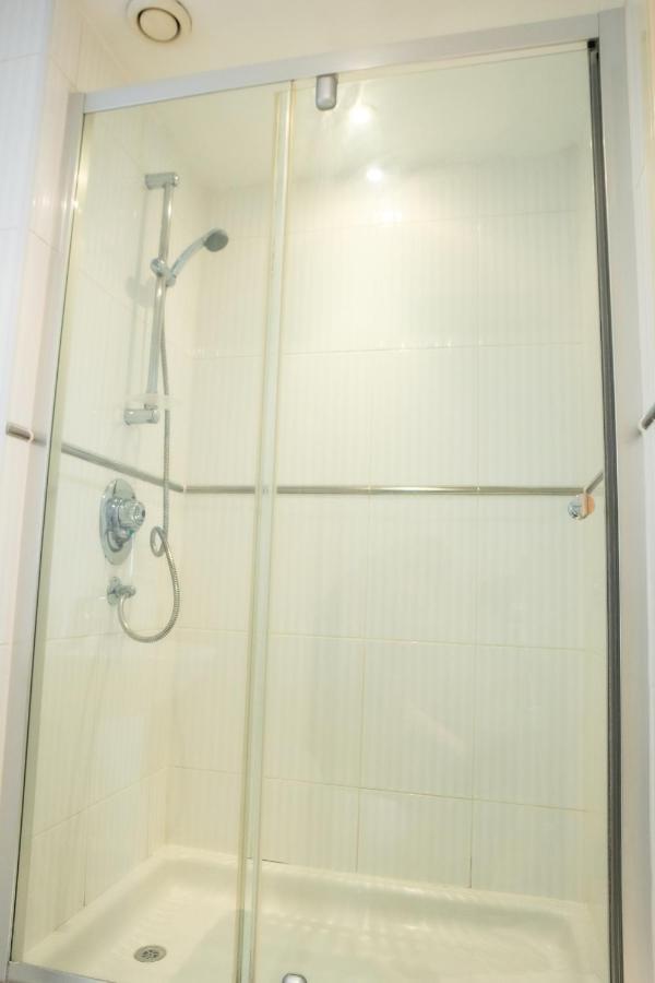 Newly Furnished Appartment Near Train Station 울버햄프턴 외부 사진