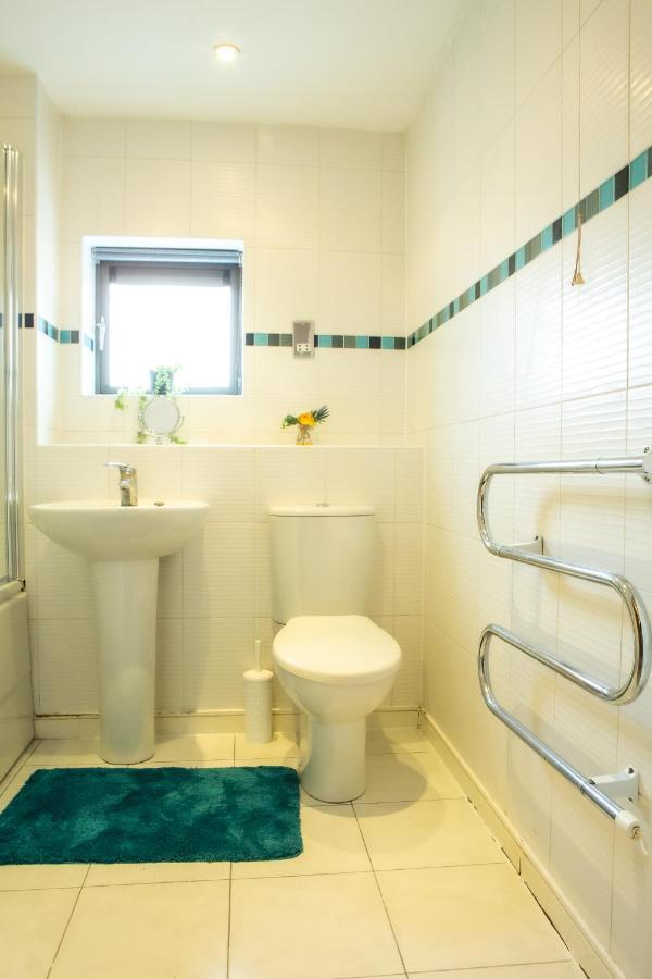 Newly Furnished Appartment Near Train Station 울버햄프턴 외부 사진