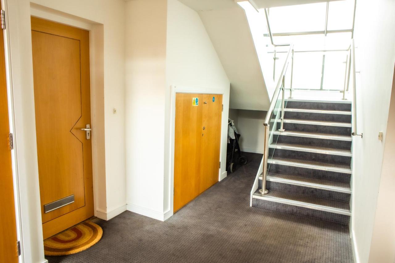 Newly Furnished Appartment Near Train Station 울버햄프턴 외부 사진