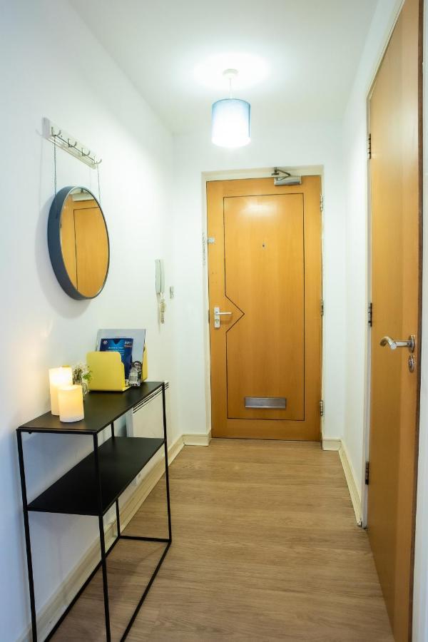 Newly Furnished Appartment Near Train Station 울버햄프턴 외부 사진